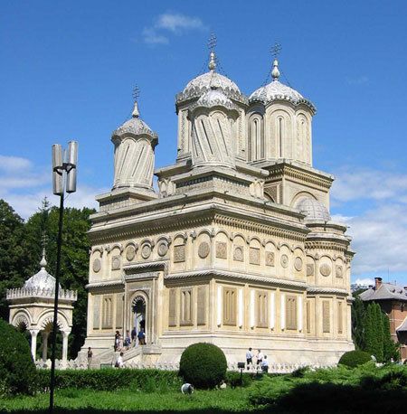 DOCUMENTAR: Mănăstirea Curtea de Argeş - necropolă voievodală şi regală