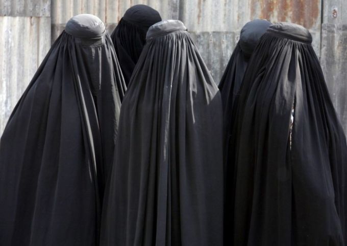 Partidul Mişcarea Populară vrea interzicerea vălului islamic în România