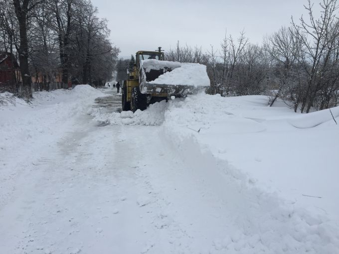 Mai multe drumuri sunt blocate din cauza ninsorii abundente