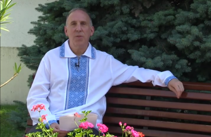 VIDEO. Ambasadorul SUA la Chişinău, James Pettit, recită o poezie în limba română