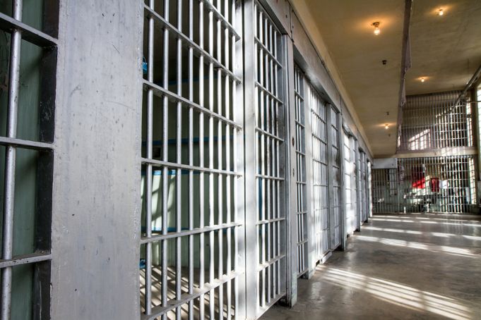 Un bărbat din Cahul riscă 15 ani de închisoare. Şi-a omorât prietenul de pahar