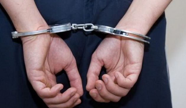Poliţist reţinut pentru trafic de influenţă. Pentru 4.000 de euro, omul legii ar fi promis o sentinţă mai blândă