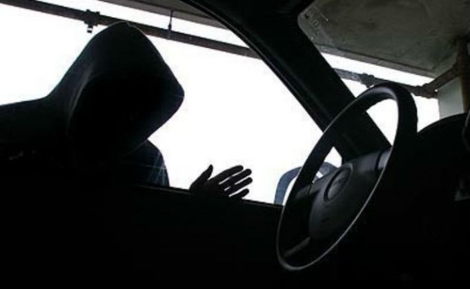 Un tânăr din Orhei este cercetat pentru furt din automobile. Bunurile materiale valorează aproximativ 25 de mii de lei
