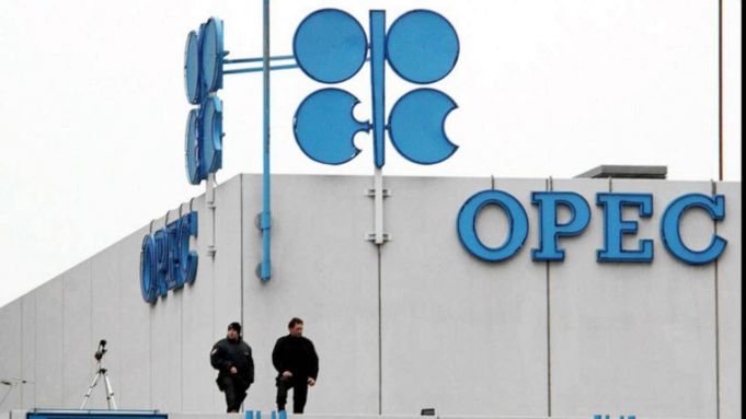 Arabia Saudită: Marii producători de petrol ar trebui să-şi extindă cooperarea dincolo de anul 2018