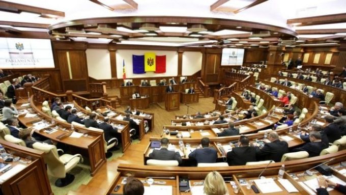 Trei partide ar accede în Parlamentul Republicii Moldova dacă duminica viitoare ar avea loc alegeri