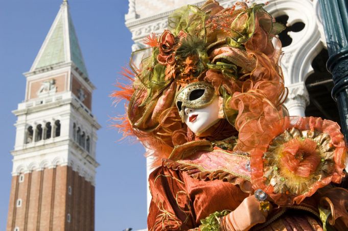 Începe Carnavalul de la Veneţia!
