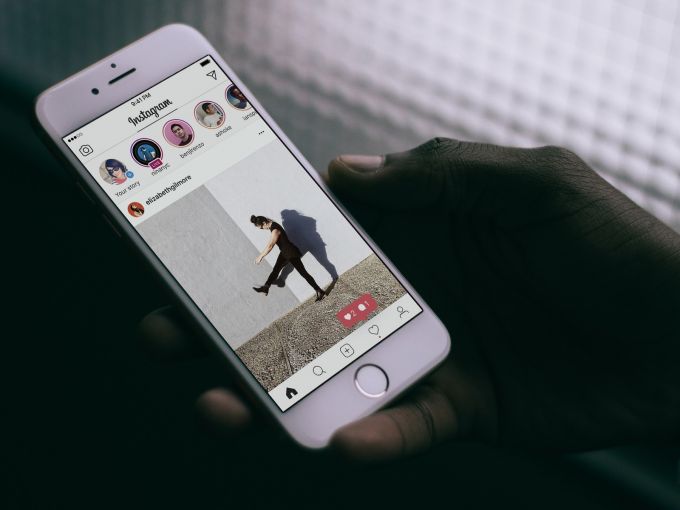 Instagram foloseşte inteligenţa artificială pentru combaterea hărţuirii în mediul online
