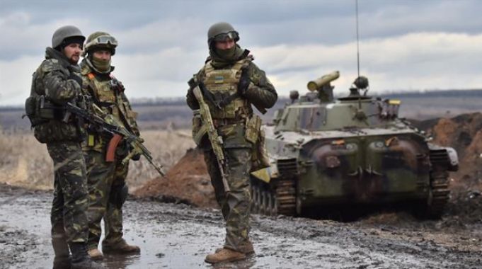 Patru militari ucraineni au fost ucişi şi alţii trei au fost răniţi în Donbas