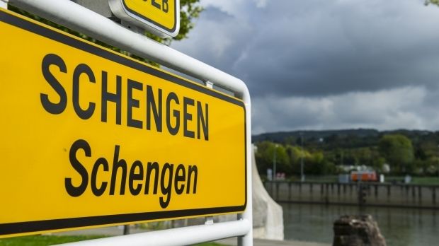 Bruxellesul solicită suspendarea controalelor la frontierele interne ale spaţiului Schengen
