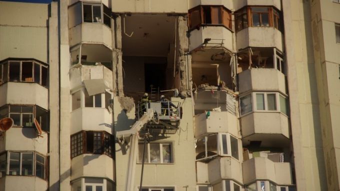 Până la 22 decembrie, locatarii din scara afectată de deflagraţie, a blocului de la Rîşcani, vor putea reveni în apartamente.