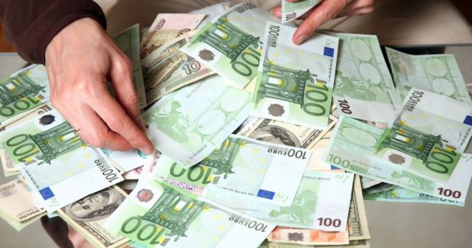 Doi arabi vor fi judecaţi pentru trafic de influenţă, ar fi extorcat 4000 de euro