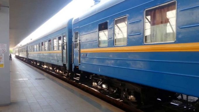 Trenul de pasageri Ungheni-Chişinău va circula permanent cu 6 vagoane