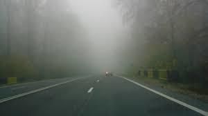 Atenţie, şoferi! În Chişinău se circulă în condiţii de ceaţă densă şi carosabil umed
