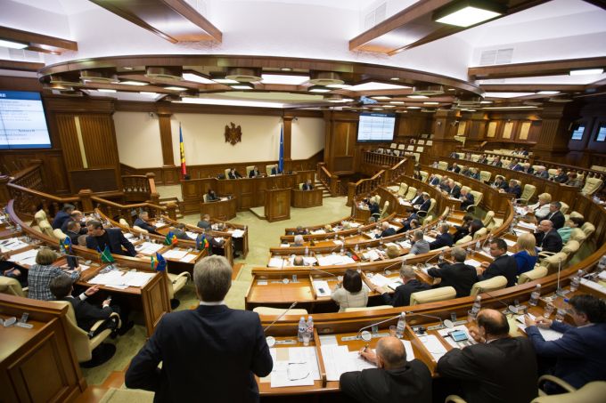 Sistemul unitar de salarizare, votat în prima lectură de Parlament