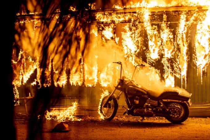 Bilanţul victimelor incendiului din nordul Californiei a ajuns la 76 de morţi