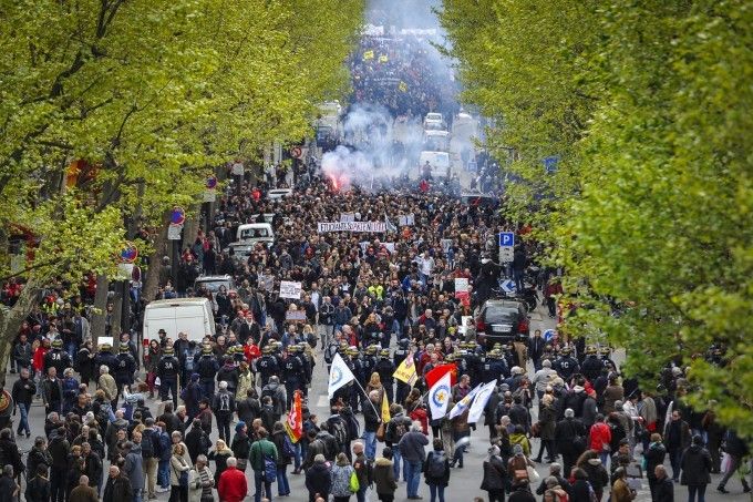 Franţa: 244.000 de manifestanţi în toată ţara, proteste şi gaze lacrimogene în apropierea Palatului Elysée
