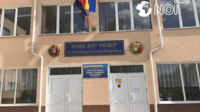 Elevii şi profesorii liceelor cu predare în limba română din regiunea transnistreană vor putea circula în baza carnetelor de elev şi a legitimaţiilor de profesori