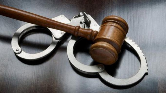 Alţi doi învinuiţi în dosarul „mitei pentru judecători” rămân în arest