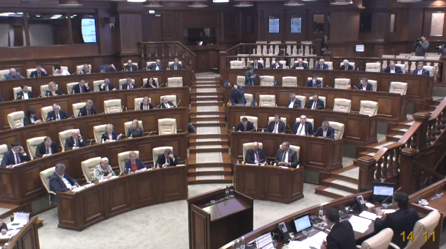 Parlamentul a aprobat cererea de demisie a guvernatorului BNM Sergiu Cioclea