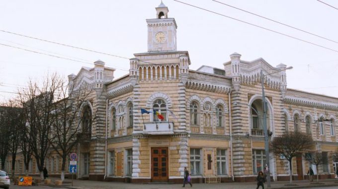 Pentru 2019, Primăria Chişinău propune majorarea mai multor taxe locale