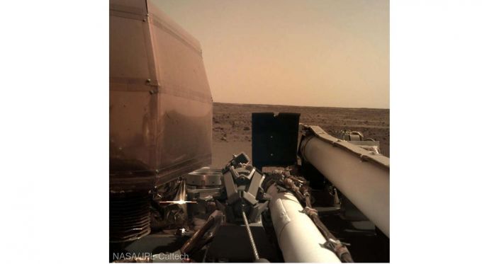 Sonda spaţială Insight a trimis pe Terra primul „selfie”, după ce a asolizat pe planeta Marte