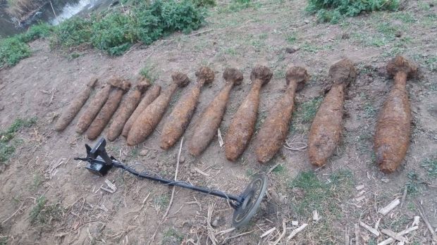 14 bombe de aruncător, descoperite la marginea municipiului Arad. Cel mai probabil, provin din timpul celui de Al Doilea Război Mondial