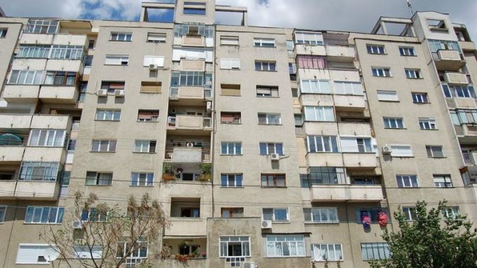 Cadavrele a trei persoane au fost descoperite într-un apartament din Chişinău