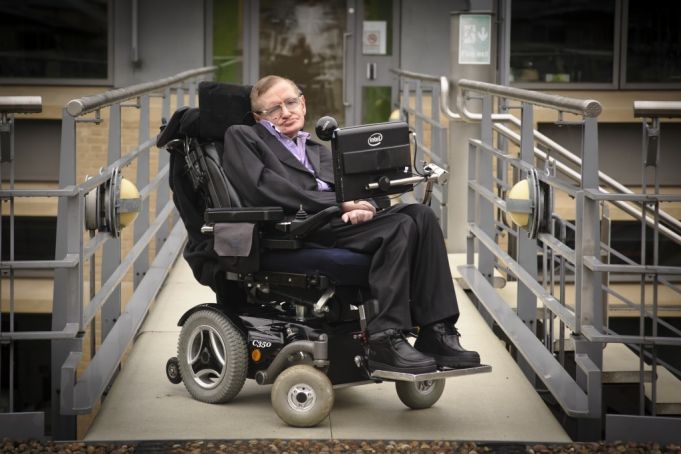 Două obiecte care au aparţinut lui Stephen Hawking au fost vândute la licitaţie cu 1,15 milioane de dolari