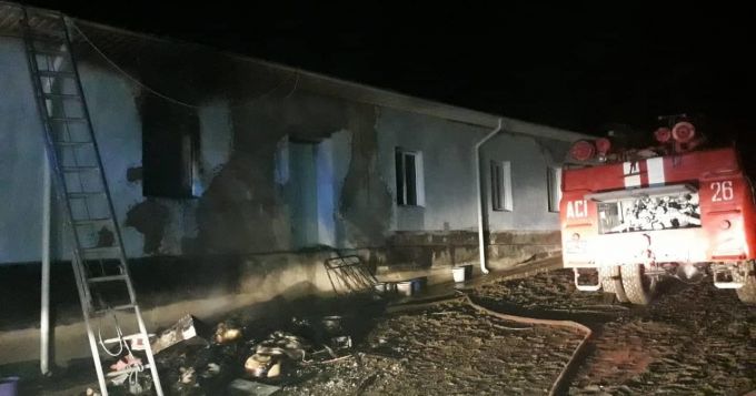 FOTO. Incendiu la Mănăstirea din Japca: două chilii au fost cuprinse de flăcări