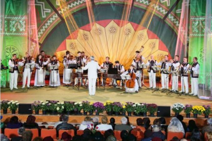 La Filarmonica Naţională va avea loc Gala laureaţilor Festivalului-concurs televizat „Prezintă orchestra Folclor”