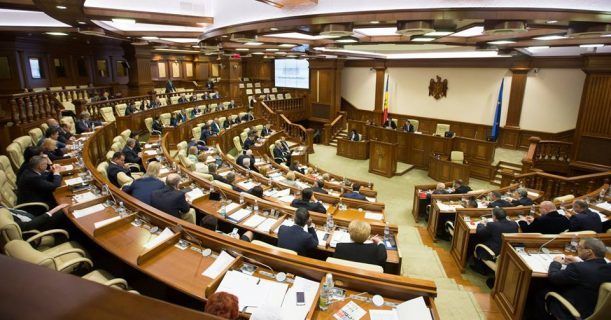 Opinie: „Laurii” actualului Parlament: legi politice contestate şi economice netransparente, care au erodat încrederea partenerilor de dezvoltare