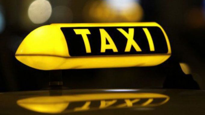 Taxiurile fără taximetre vor rămâne fără plăcuţe de înmatriculare timp de 6 luni