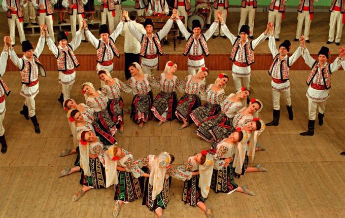 Despre dansul popular românesc, manifest al spiritului şi identităţii naţionale, la Obiectiv Comun