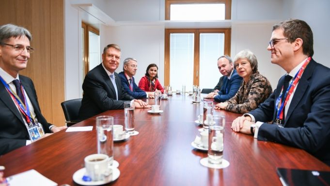 Klaus Iohannis a avut o întrevedere cu premierul britanic, Theresa May, la Bruxelles