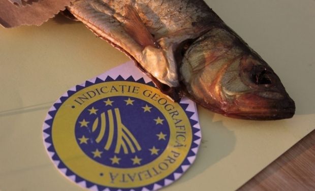 Scrumbia de Dunăre afumată devine al cincilea produs românesc recunoscut şi protejat în UE