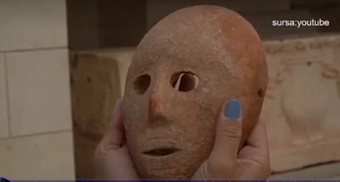 O mască din piatră, veche de 9.000 de ani, a fost descoperită de arheologii din Israel