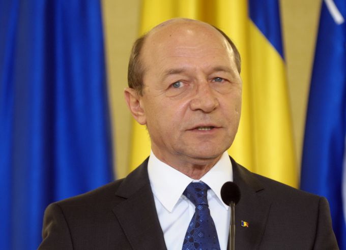 Traian Băsescu nu va participa la alegerile parlamentare din 24 februarie. Este indignat de retragearea cetăţeniei