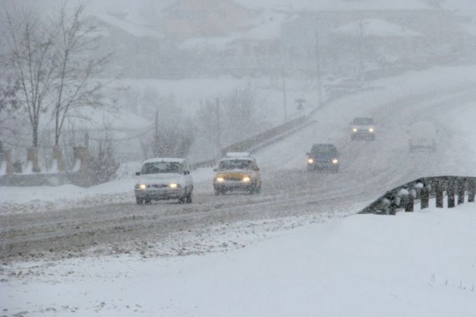 130 de elevi nu au ajuns la lecţii după ce mai multe curse şcolare au fost suspendate din cauza ninsorilor puternice