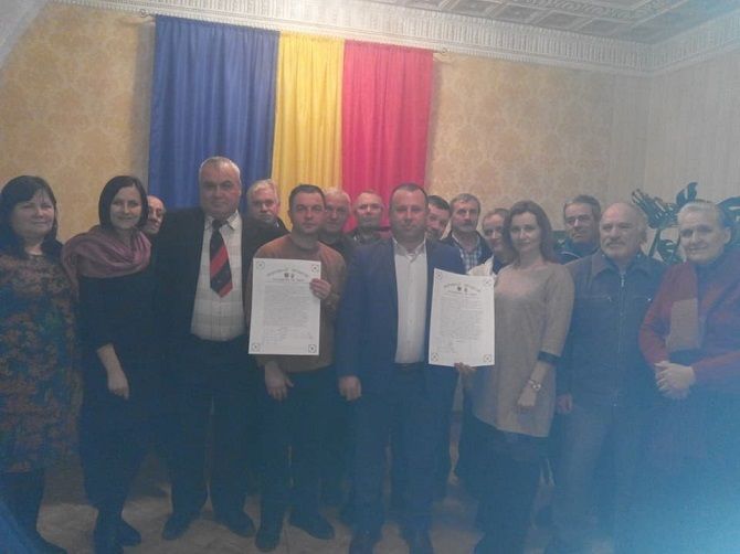 FOTO. Cel puţin 35 de localităţi din Republica Moldova au semnat declaraţii simbol de Unire cu România