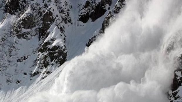 Zece turişti au dispărut într-o avalanşă în Elveţia