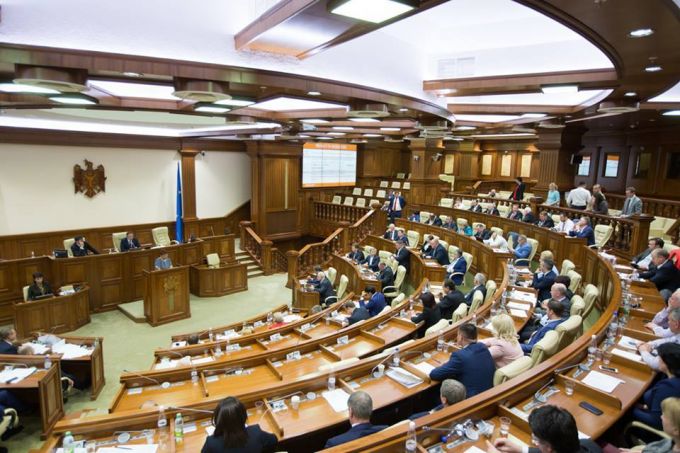 Parlamentul a luat act de demisia directorului SIS, Vitalie Pârlog
