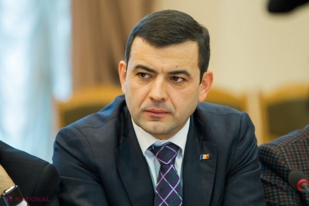 Chiril Gaburici rămâne ministru. Moţiunea simplă a căzut