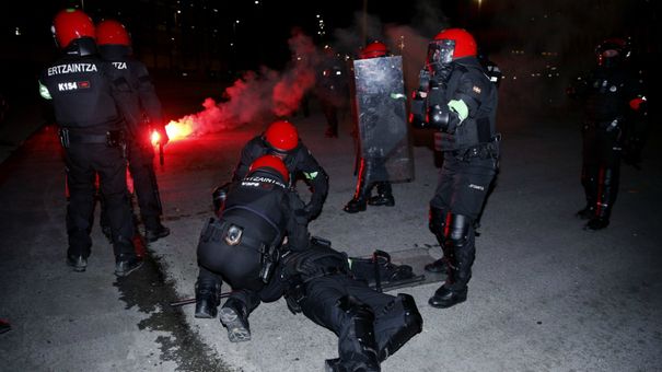 Un poliţist spaniol a decedat la Bilbao, după ciocniri între suporterii ruşi şi forţele de ordine