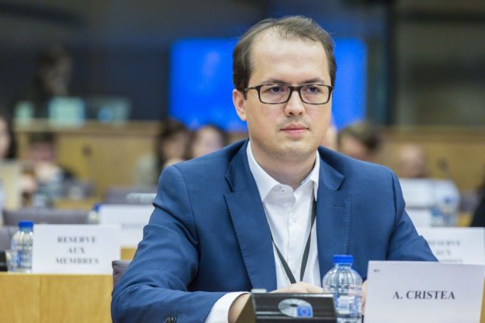 Europarlamentar: „Dacă Parlamentul ajunge pe mâna asociaţilor lui Dodon, parcursul european al R. Moldova va fi cea mai importantă victimă”