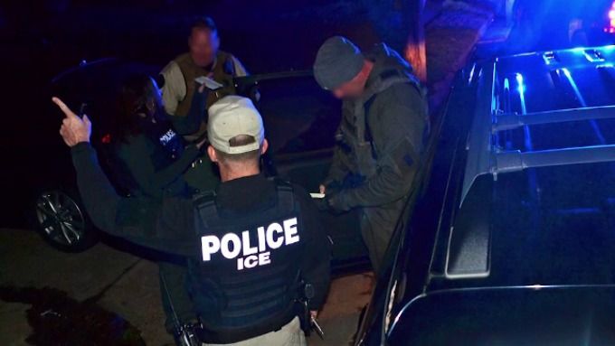 SUA: Zeci de raiduri ale poliţiei imigraţiei, în California