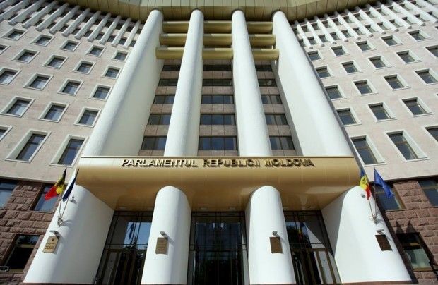 Parlamentul de la Chişinău condamnă atacurile Federaţiei Ruse asupra securităţii informaţionale şi implicarea în politica naţională