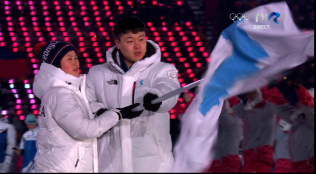 FOTO. Moment istoric la Jocurile Olimpice: delegaţiile celor două Corei au defilat împreună, sub un singur steag