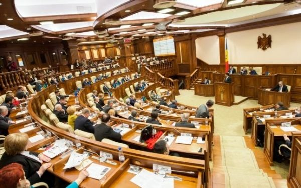Sondaj: Cinci partide au şanse să acceadă în Parlament