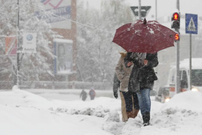 Meteorologii prognozează ninsori slabe şi temperaturi de până la minus opt grade
