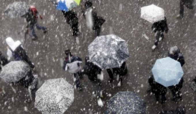ANM: Vreme deosebit de rece în România, precipitaţii moderate şi polei, cel puţin până joi